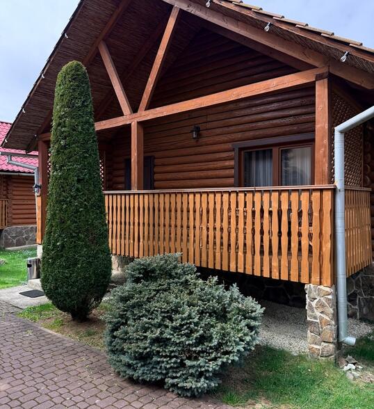 Дерев'яні котеджі (оновлені), готель Ельдорадо