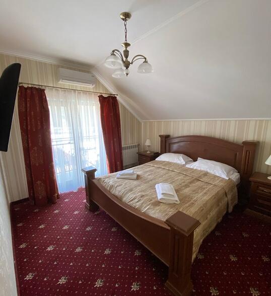 Напівлюкс 1-кімнатний з балконом №15, 2 пов. (Корпус №2), готель Ельдорадо